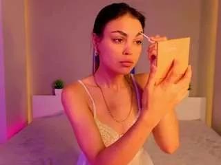 Discover our girls online shows and discover the company of countless livestreamers, with stunning shapes, sex toys and more.
