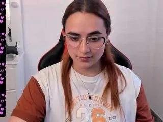 Discover our girls online shows and discover the company of countless livestreamers, with stunning shapes, sex toys and more.