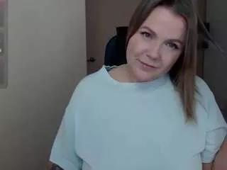 Discover our girls online shows and discover the company of countless livestreamers, with stunning shapes, sex toys and more.