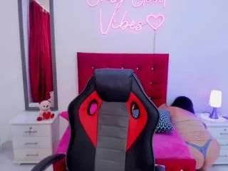 mature-isabella from CamSoda is Freechat