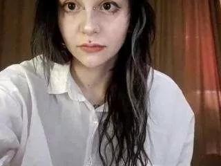 Discover our girls online shows and discover the company of countless livestreamers, with stunning shapes, sex toys and more.