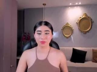 Discover our girls online shows and discover the company of countless livestreamers, with stunning shapes, sex toys and more.