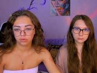 Discover our girls online shows and discover the company of countless livestreamers, with stunning shapes, sex toys and more.