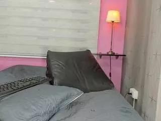 Discover our girls online shows and discover the company of countless livestreamers, with stunning shapes, sex toys and more.