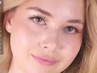 Photos of melaniaweisenburger from CamSoda is Freechat