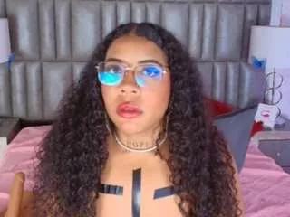 Discover our girls online shows and discover the company of countless livestreamers, with stunning shapes, sex toys and more.