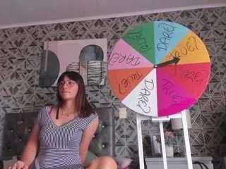 Discover our girls online shows and discover the company of countless livestreamers, with stunning shapes, sex toys and more.