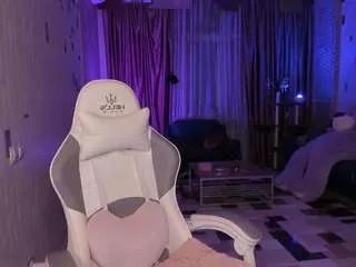 Discover our girls online shows and discover the company of countless livestreamers, with stunning shapes, sex toys and more.