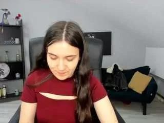 Discover our girls online shows and discover the company of countless livestreamers, with stunning shapes, sex toys and more.
