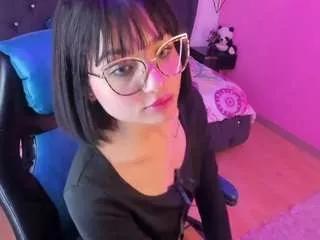 Discover our girls online shows and discover the company of countless livestreamers, with stunning shapes, sex toys and more.