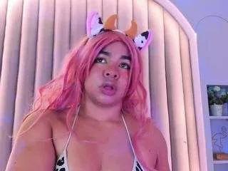Discover our girls online shows and discover the company of countless livestreamers, with stunning shapes, sex toys and more.