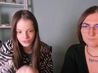 Discover our girls online shows and discover the company of countless livestreamers, with stunning shapes, sex toys and more.