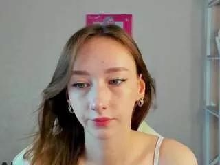 Discover our girls online shows and discover the company of countless livestreamers, with stunning shapes, sex toys and more.