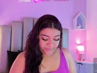 Discover our girls online shows and discover the company of countless livestreamers, with stunning shapes, sex toys and more.