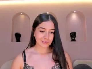Discover our girls online shows and discover the company of countless livestreamers, with stunning shapes, sex toys and more.