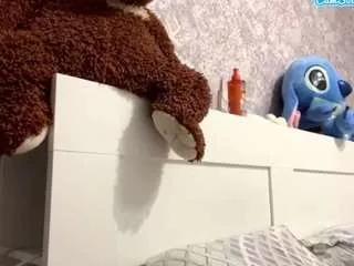 Discover our girls online shows and discover the company of countless livestreamers, with stunning shapes, sex toys and more.