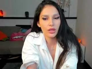 Discover our girls online shows and discover the company of countless livestreamers, with stunning shapes, sex toys and more.