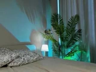 Discover our girls online shows and discover the company of countless livestreamers, with stunning shapes, sex toys and more.