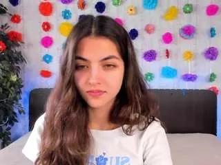 Discover our girls online shows and discover the company of countless livestreamers, with stunning shapes, sex toys and more.