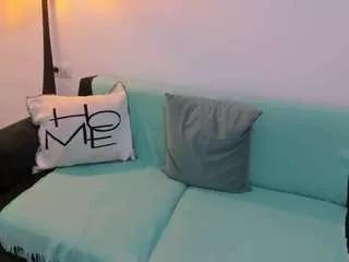 Discover our girls online shows and discover the company of countless livestreamers, with stunning shapes, sex toys and more.