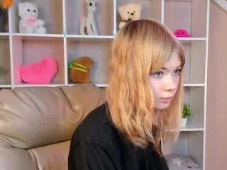 Discover our girls online shows and discover the company of countless livestreamers, with stunning shapes, sex toys and more.