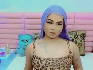 Discover our girls online shows and discover the company of countless livestreamers, with stunning shapes, sex toys and more.