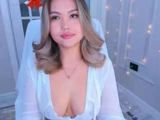 Discover our girls online shows and discover the company of countless livestreamers, with stunning shapes, sex toys and more.