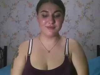Discover our girls online shows and discover the company of countless livestreamers, with stunning shapes, sex toys and more.