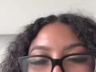mmmmmmlia from CamSoda