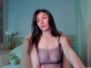 Discover our girls online shows and discover the company of countless livestreamers, with stunning shapes, sex toys and more.
