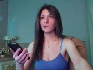 Discover our girls online shows and discover the company of countless livestreamers, with stunning shapes, sex toys and more.