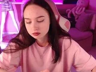 Discover our girls online shows and discover the company of countless livestreamers, with stunning shapes, sex toys and more.