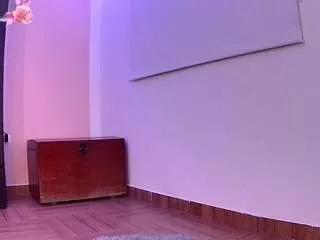 moon-violet from CamSoda is Freechat