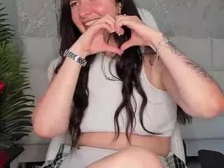 Discover our girls online shows and discover the company of countless livestreamers, with stunning shapes, sex toys and more.