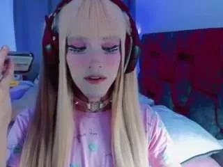 Discover our girls online shows and discover the company of countless livestreamers, with stunning shapes, sex toys and more.