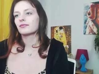 Discover our girls online shows and discover the company of countless livestreamers, with stunning shapes, sex toys and more.