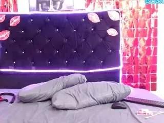 Discover our girls online shows and discover the company of countless livestreamers, with stunning shapes, sex toys and more.