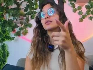 Discover our girls online shows and discover the company of countless livestreamers, with stunning shapes, sex toys and more.
