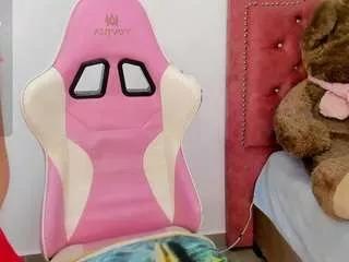 nataly-petite18 from CamSoda is Freechat