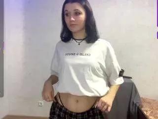 Discover our girls online shows and discover the company of countless livestreamers, with stunning shapes, sex toys and more.