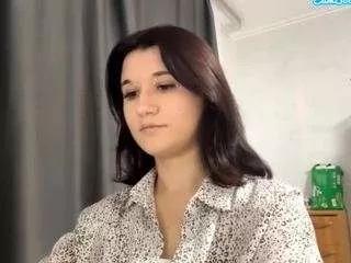 Discover our girls online shows and discover the company of countless livestreamers, with stunning shapes, sex toys and more.
