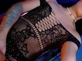 Discover our girls online shows and discover the company of countless livestreamers, with stunning shapes, sex toys and more.