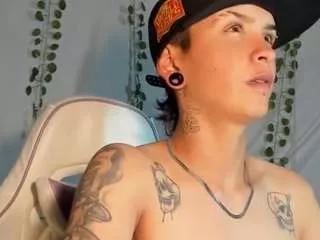 Discover our girls online shows and discover the company of countless livestreamers, with stunning shapes, sex toys and more.