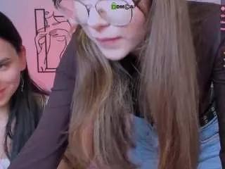 Discover our girls online shows and discover the company of countless livestreamers, with stunning shapes, sex toys and more.