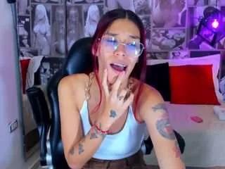Discover our girls online shows and discover the company of countless livestreamers, with stunning shapes, sex toys and more.