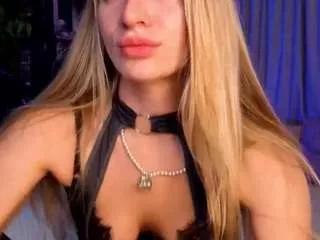 Discover our girls online shows and discover the company of countless livestreamers, with stunning shapes, sex toys and more.