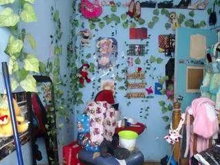 Discover our girls online shows and discover the company of countless livestreamers, with stunning shapes, sex toys and more.