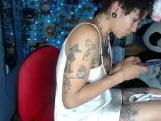 Discover our girls online shows and discover the company of countless livestreamers, with stunning shapes, sex toys and more.