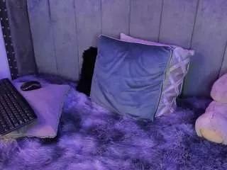 Discover our girls online shows and discover the company of countless livestreamers, with stunning shapes, sex toys and more.