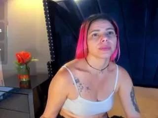 Discover our girls online shows and discover the company of countless livestreamers, with stunning shapes, sex toys and more.